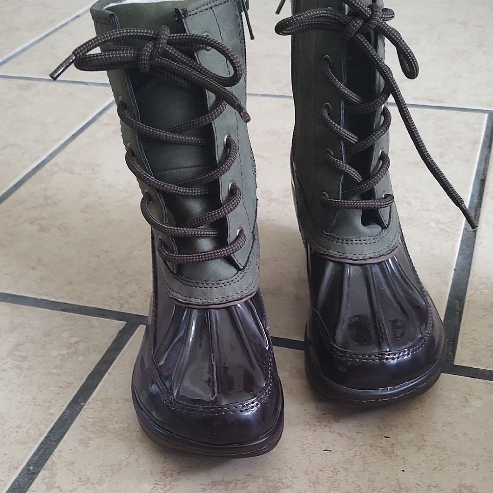JBU Olive Green and Dark Brown Lace-Up Winter Duck Boots